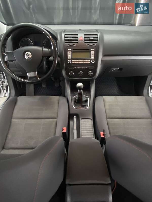 Хетчбек Volkswagen Golf 2006 в Києві