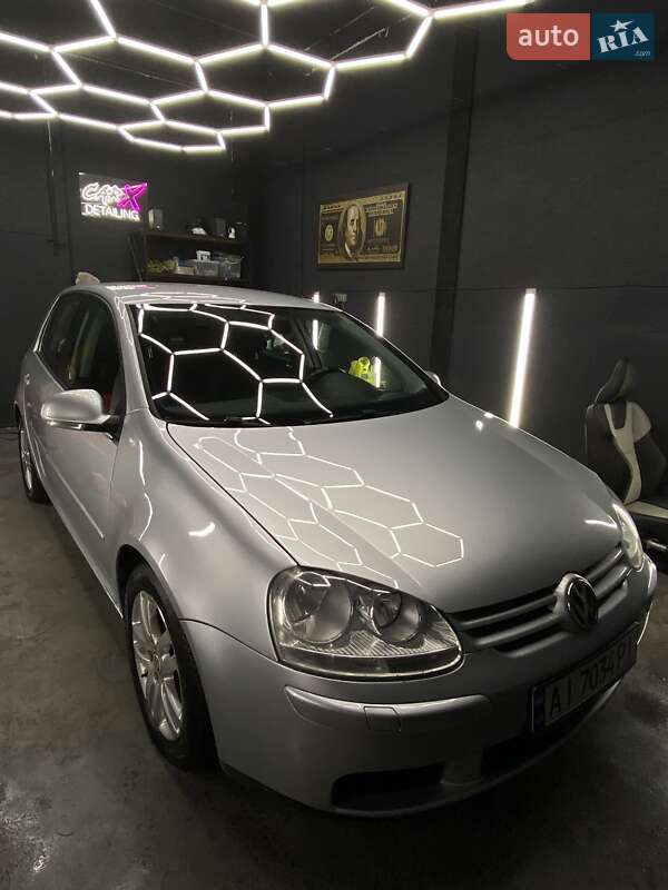 Хетчбек Volkswagen Golf 2006 в Києві