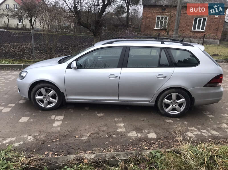 Універсал Volkswagen Golf 2010 в Львові