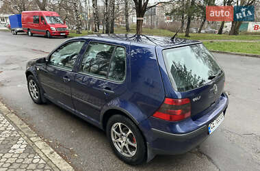 Хетчбек Volkswagen Golf 2001 в Чернівцях