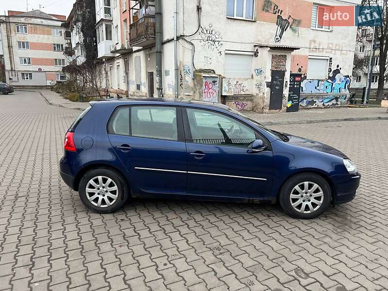 Хэтчбек Volkswagen Golf 2006 в Луцке