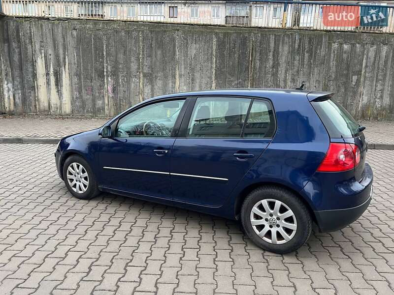 Хэтчбек Volkswagen Golf 2006 в Луцке