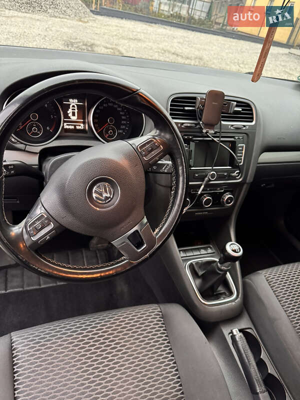 Хэтчбек Volkswagen Golf 2010 в Ковеле