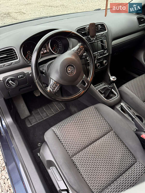 Хэтчбек Volkswagen Golf 2010 в Ковеле