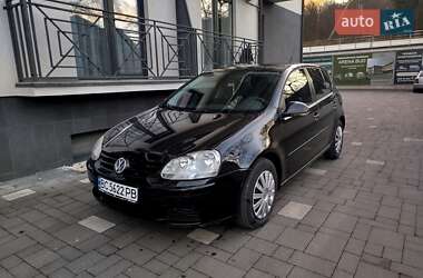 Хетчбек Volkswagen Golf 2005 в Сваляві