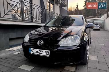 Хэтчбек Volkswagen Golf 2005 в Сваляве