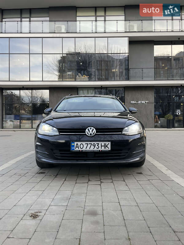 Универсал Volkswagen Golf 2016 в Ужгороде
