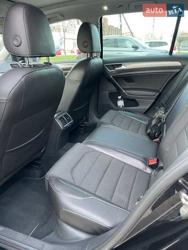 Универсал Volkswagen Golf 2016 в Ужгороде