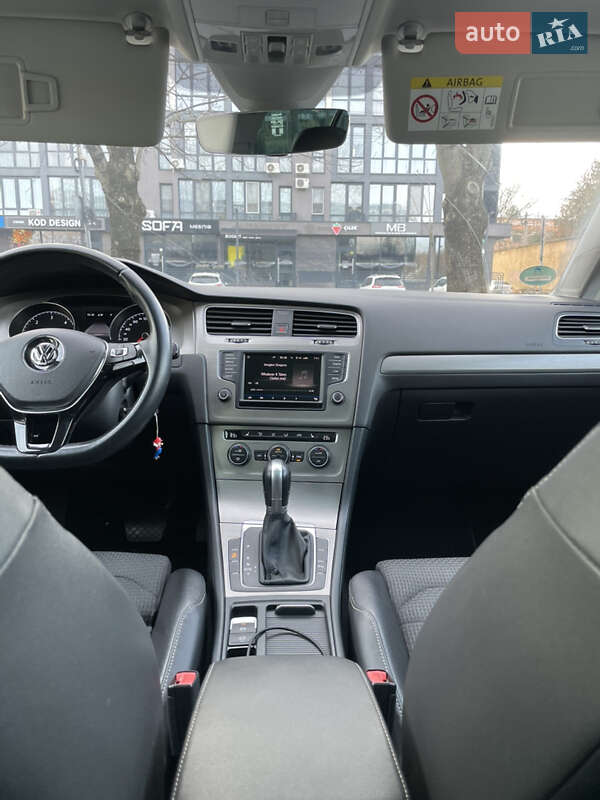 Универсал Volkswagen Golf 2016 в Ужгороде