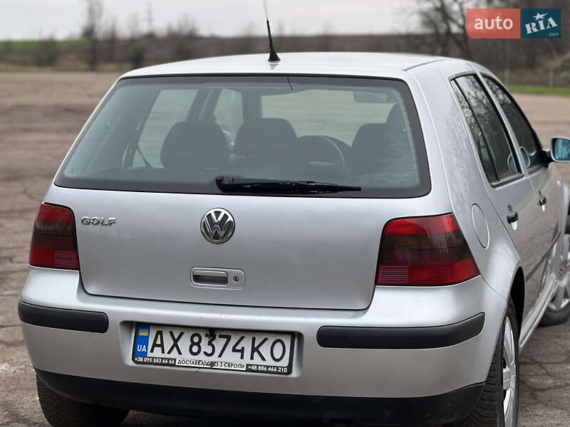 Хэтчбек Volkswagen Golf 2001 в Тростянце