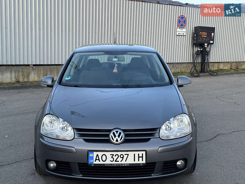 Хетчбек Volkswagen Golf 2007 в Сваляві