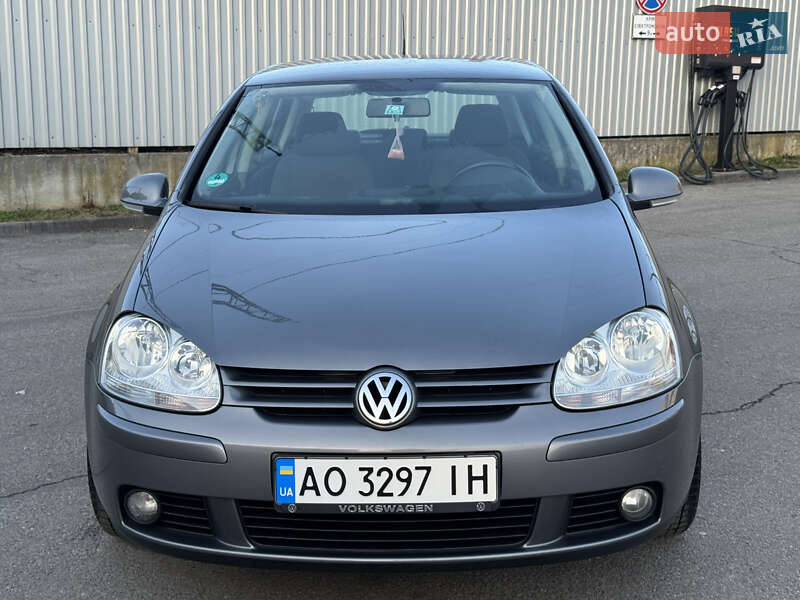 Хетчбек Volkswagen Golf 2007 в Сваляві