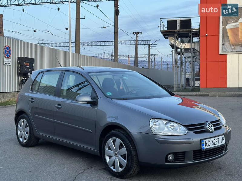 Хетчбек Volkswagen Golf 2007 в Сваляві