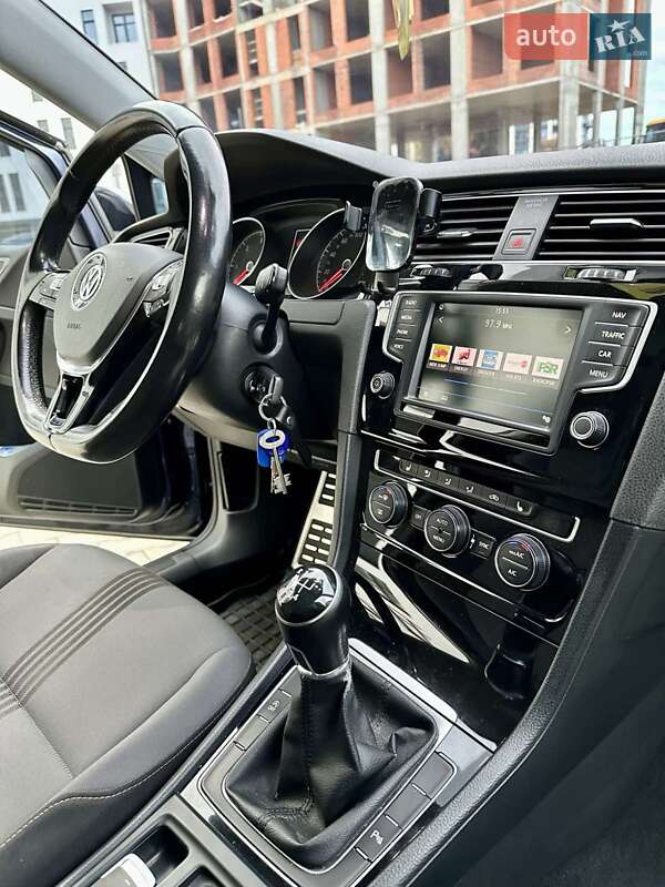 Универсал Volkswagen Golf 2016 в Ужгороде