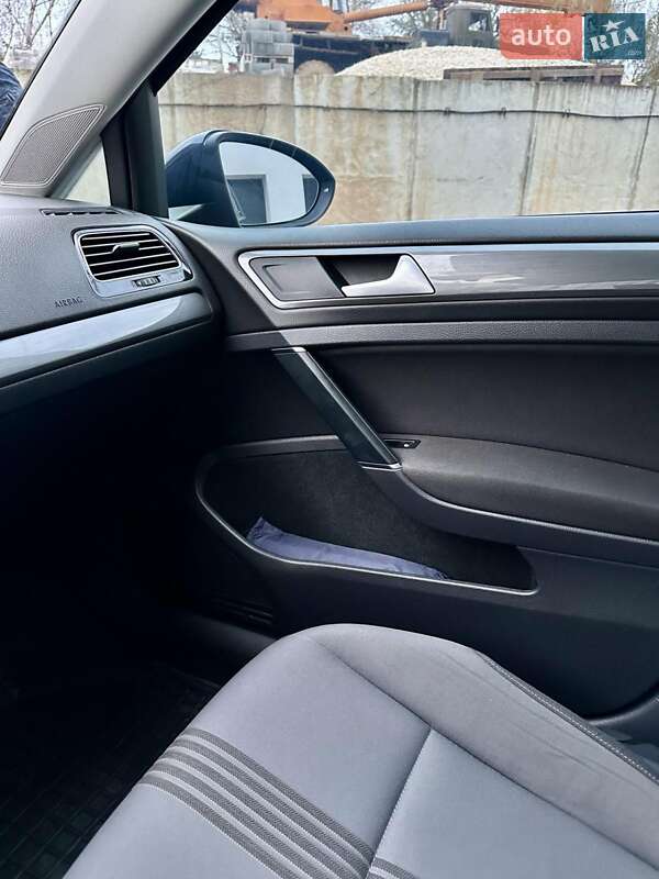 Универсал Volkswagen Golf 2016 в Ужгороде