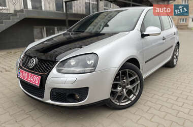 Хэтчбек Volkswagen Golf 2005 в Дубно