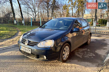 Хетчбек Volkswagen Golf 2005 в Ромнах
