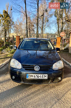 Хэтчбек Volkswagen Golf 2005 в Ромнах