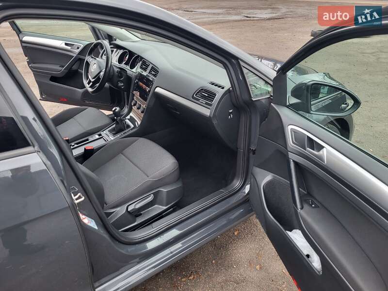 Универсал Volkswagen Golf 2018 в Нововолынске