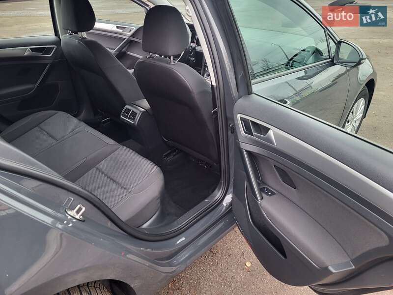 Универсал Volkswagen Golf 2018 в Нововолынске