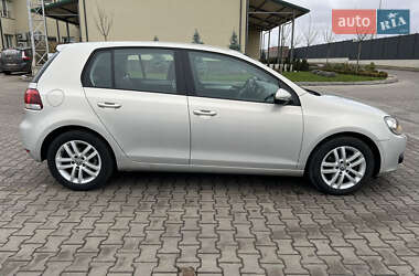 Хэтчбек Volkswagen Golf 2010 в Луцке