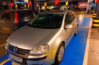Хэтчбек Volkswagen Golf 2005 в Киеве
