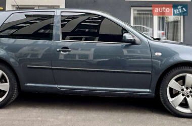 Хэтчбек Volkswagen Golf 2003 в Киеве