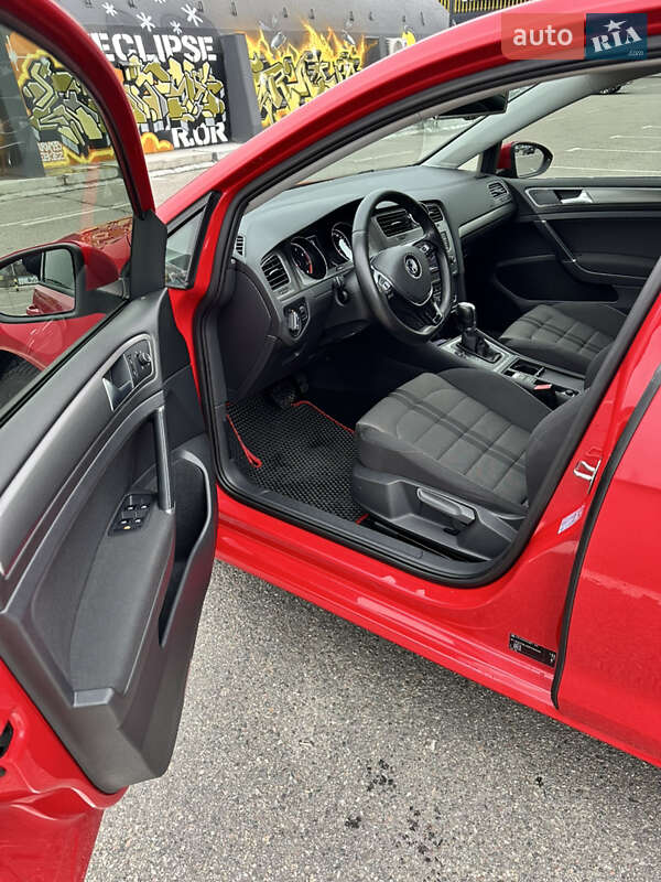 Хетчбек Volkswagen Golf 2013 в Києві