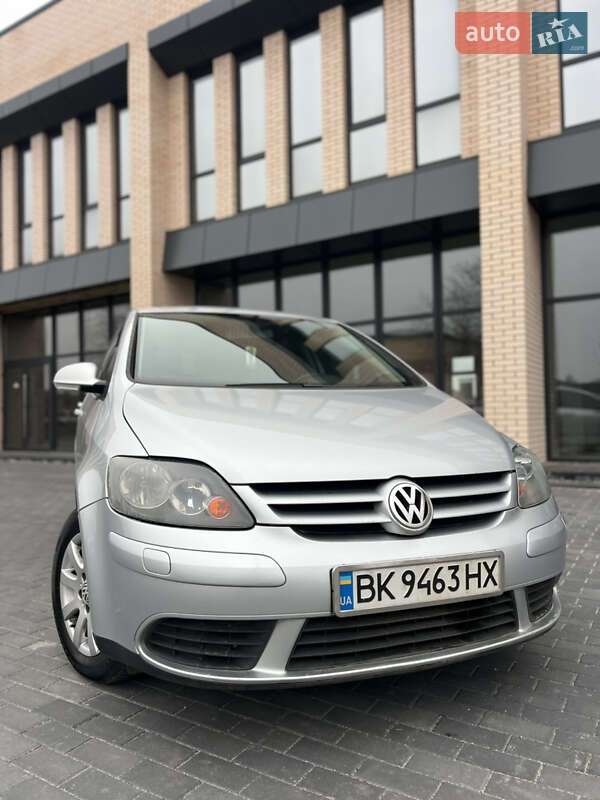 Хэтчбек Volkswagen Golf 2005 в Виннице