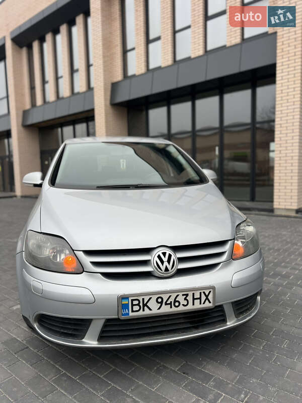 Хэтчбек Volkswagen Golf 2005 в Виннице
