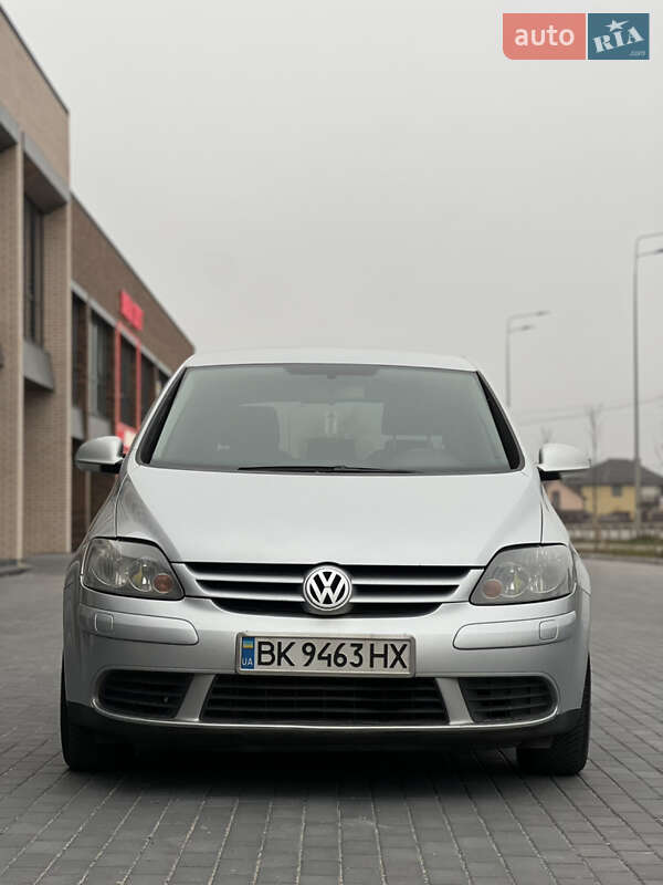 Хэтчбек Volkswagen Golf 2005 в Виннице