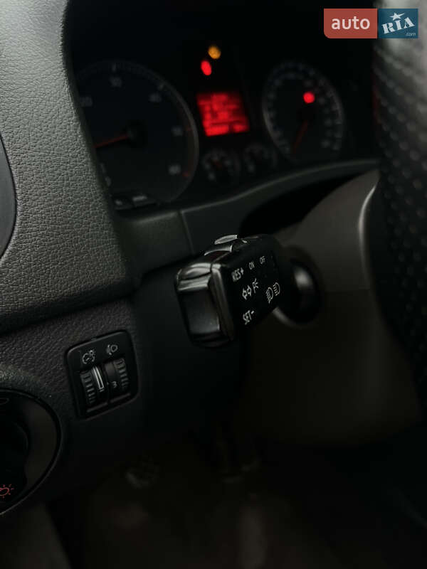 Хэтчбек Volkswagen Golf 2005 в Виннице