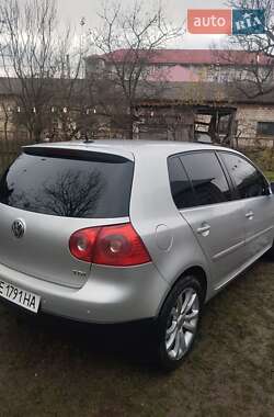 Хетчбек Volkswagen Golf 2005 в Сторожинці