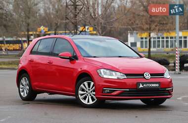 Хэтчбек Volkswagen Golf 2018 в Киеве