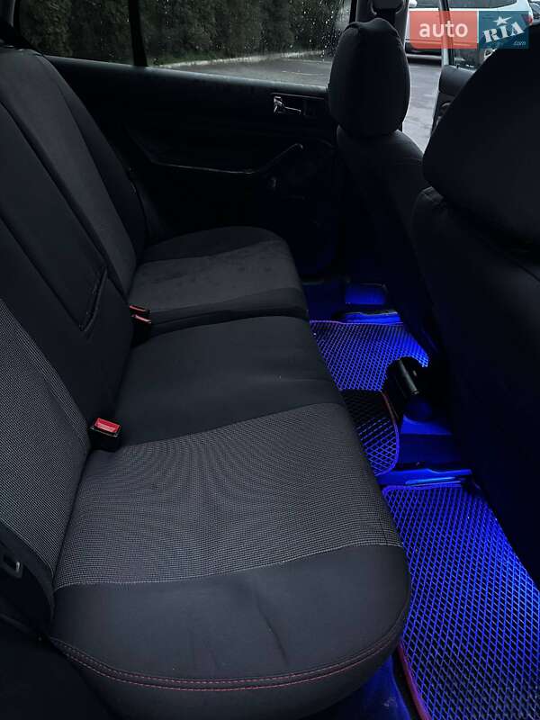 Хетчбек Volkswagen Golf 2000 в Збаражі