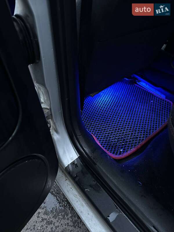 Хетчбек Volkswagen Golf 2000 в Збаражі