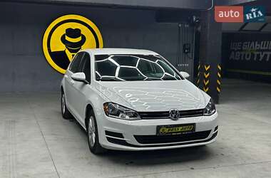 Хэтчбек Volkswagen Golf 2016 в Черновцах