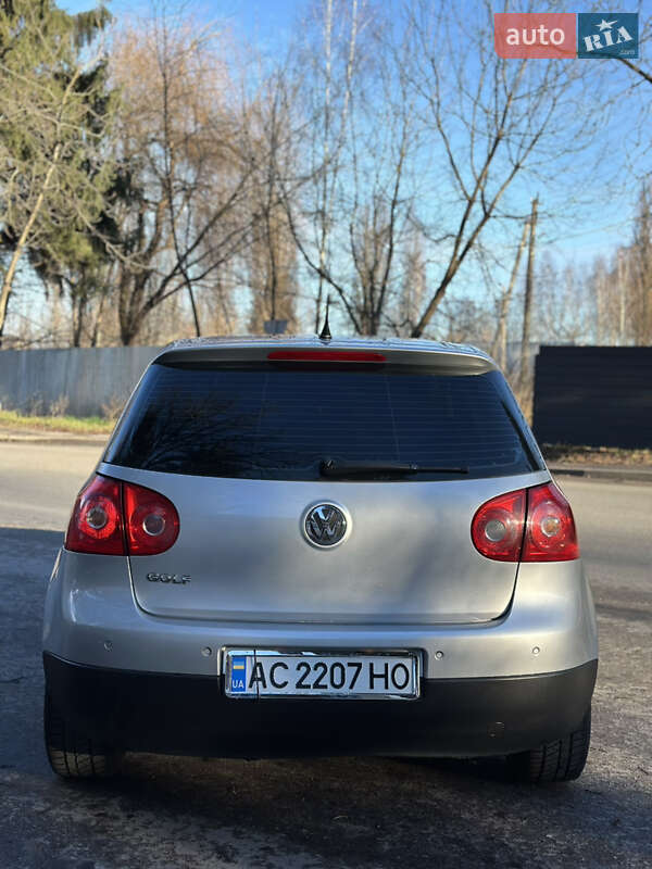Хетчбек Volkswagen Golf 2006 в Звягелі