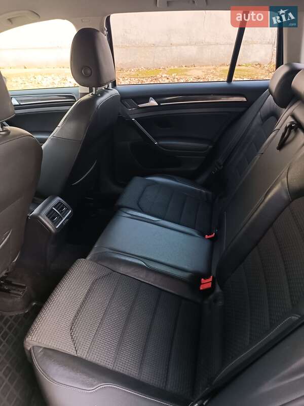 Універсал Volkswagen Golf 2014 в Сваляві