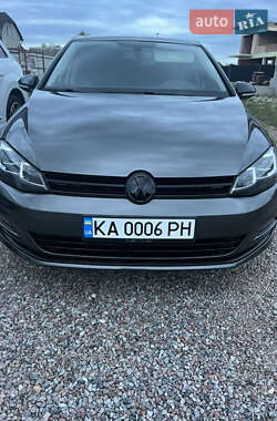 Хэтчбек Volkswagen Golf 2015 в Киеве