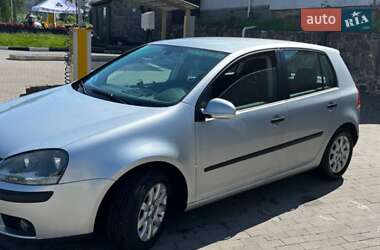 Хетчбек Volkswagen Golf 2004 в Рівному