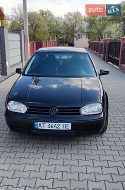 Хэтчбек Volkswagen Golf 2003 в Калуше