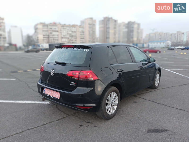Хэтчбек Volkswagen Golf 2014 в Киеве