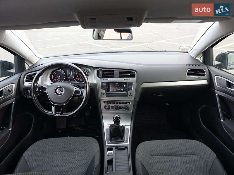 Хэтчбек Volkswagen Golf 2014 в Киеве