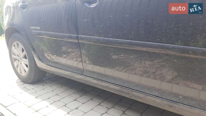 Хэтчбек Volkswagen Golf 2008 в Сокале