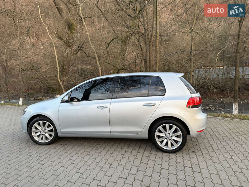 Хетчбек Volkswagen Golf 2010 в Сваляві