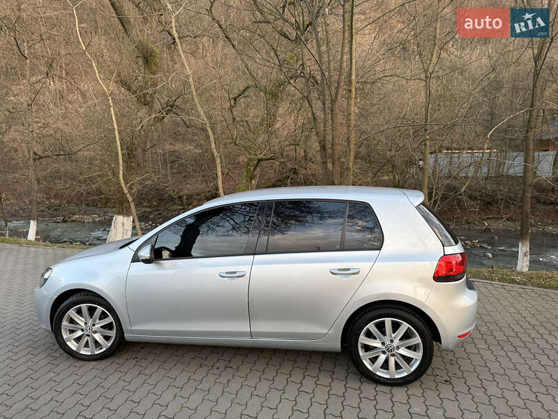 Хетчбек Volkswagen Golf 2010 в Сваляві