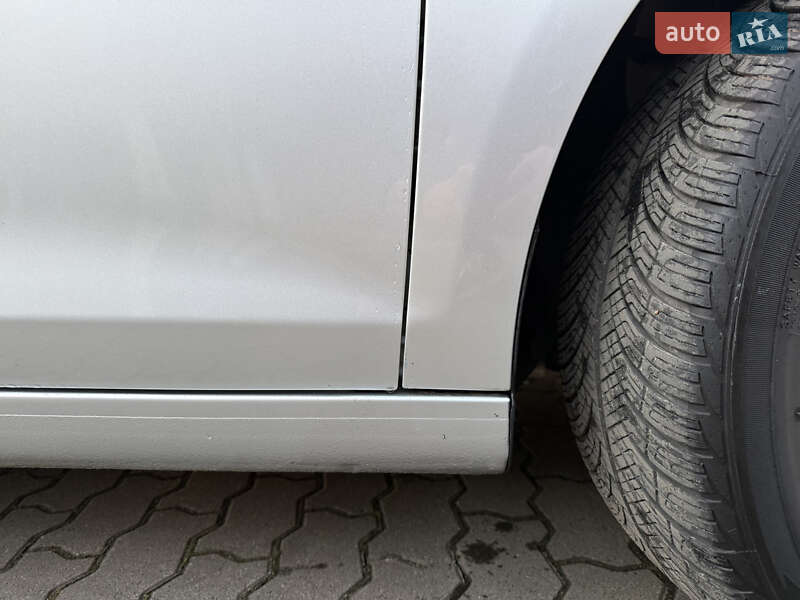 Хетчбек Volkswagen Golf 2010 в Сваляві