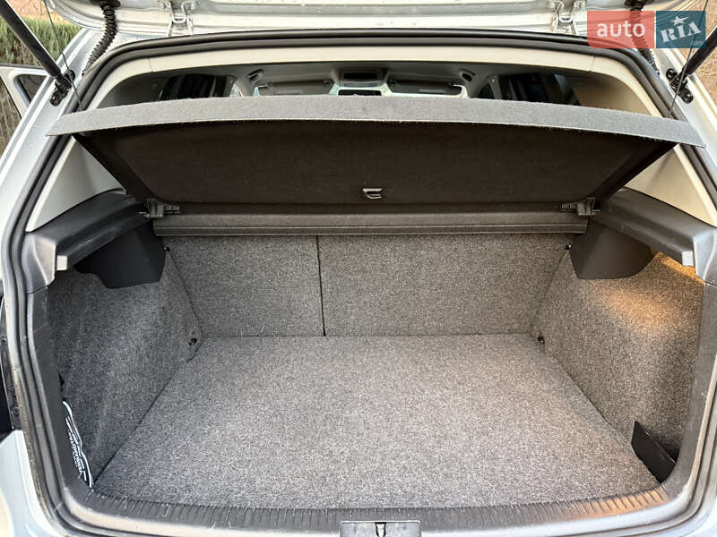 Хетчбек Volkswagen Golf 2010 в Сваляві