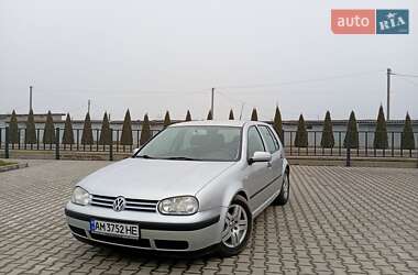 Хетчбек Volkswagen Golf 2002 в Ізяславі
